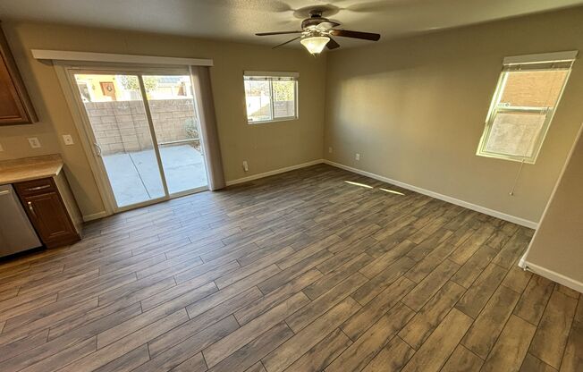 Gorgeous 3Bed/2.5Bath, 2-Story Home located in the SW part of the valley