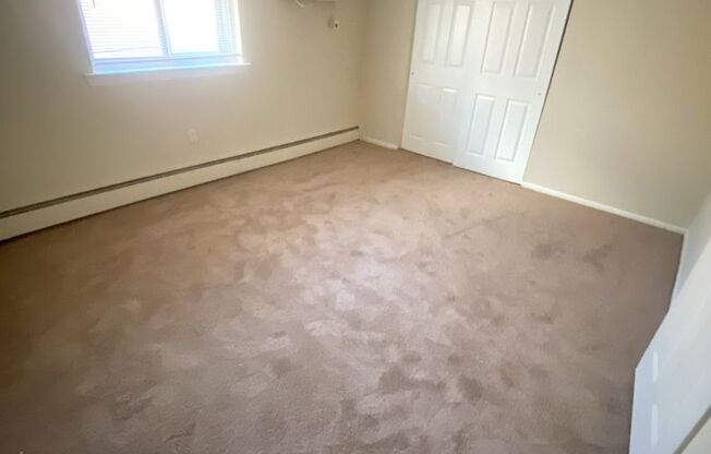 1 bed, 1 bath, 734 sqft, $1,420, Unit J10