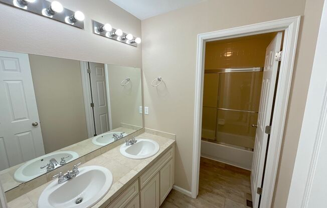 4 beds, 3 baths, $2,550