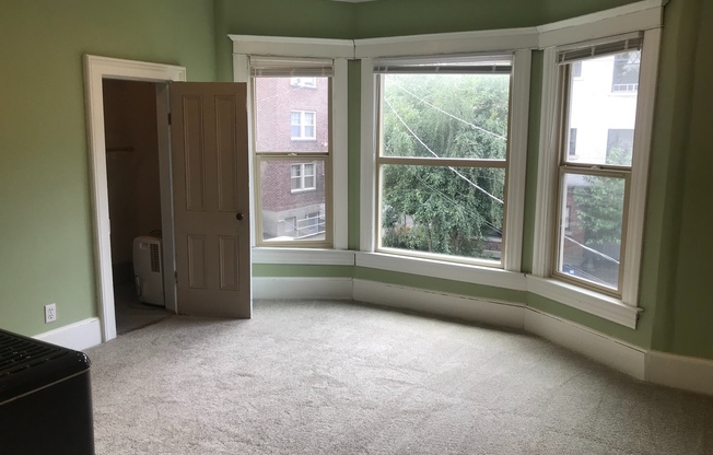 2 beds, 1 bath, $2,195