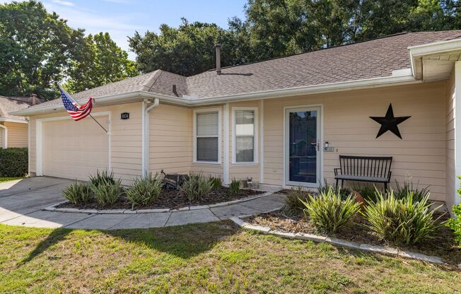 Experience a breezy lifestyle in the convenient Eagle Point subdivision!