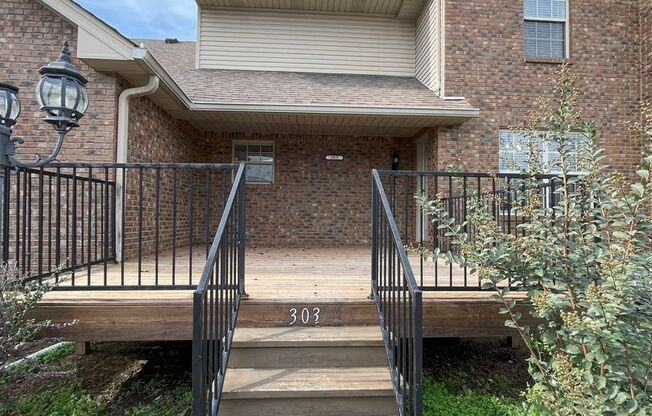 4 beds, 2 baths, $1,595, Unit UNIT 303