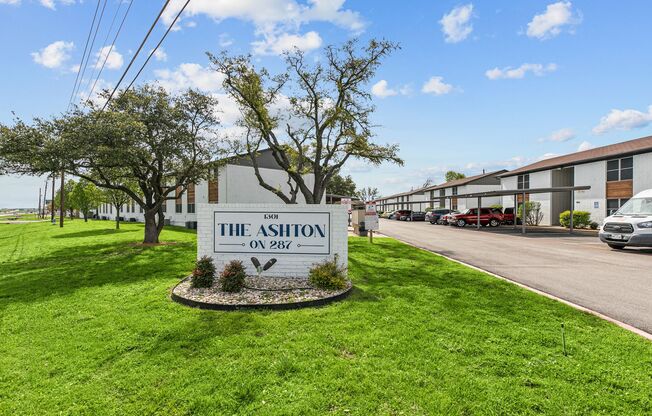 2 beds, 1 bath, $1,275, Unit 132