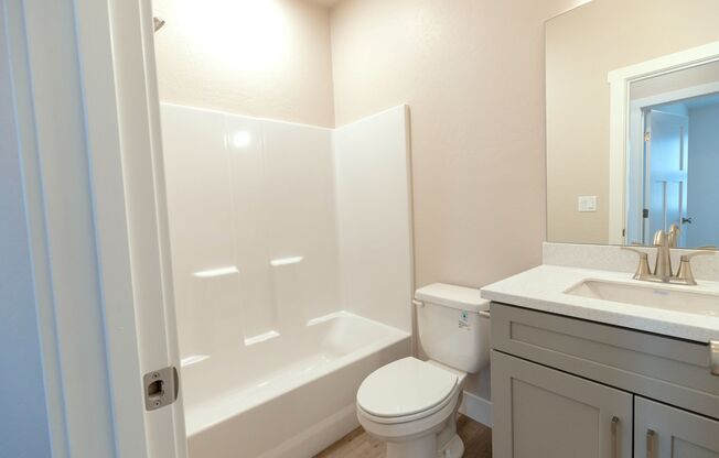 3 beds, 2.5 baths, $2,495, Unit 200