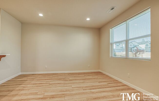 New Construction 3 Bed 2.5 Bath Townhome in Mt. Vista near Ridgefield!