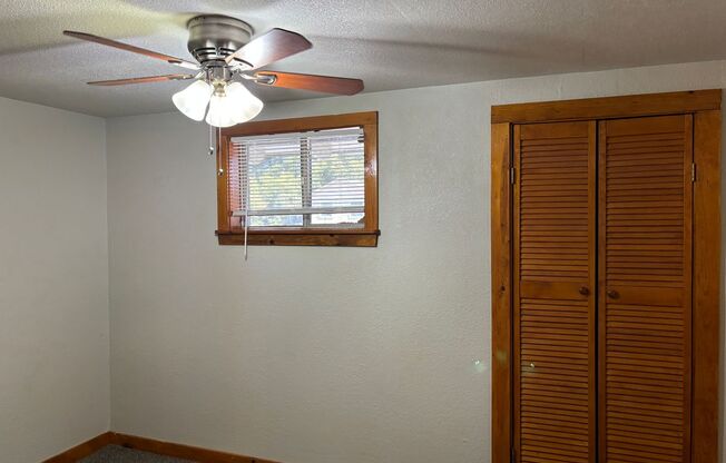 2 beds, 1 bath, $1,175, Unit Unit 4