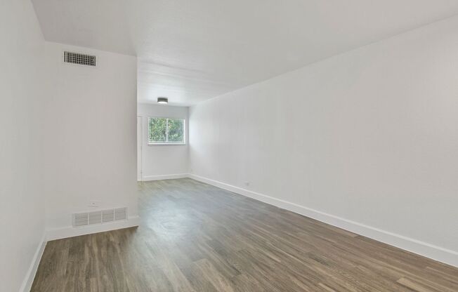1 bed, 1 bath, 755 sqft, $1,150, Unit 107