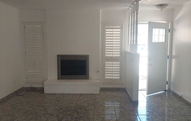 Welcome Home ! 3 bedroom 1.5 bath rental -DUPLEX