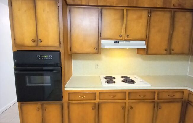 2 beds, 1 bath, 903 sqft, $1,170, Unit K-7