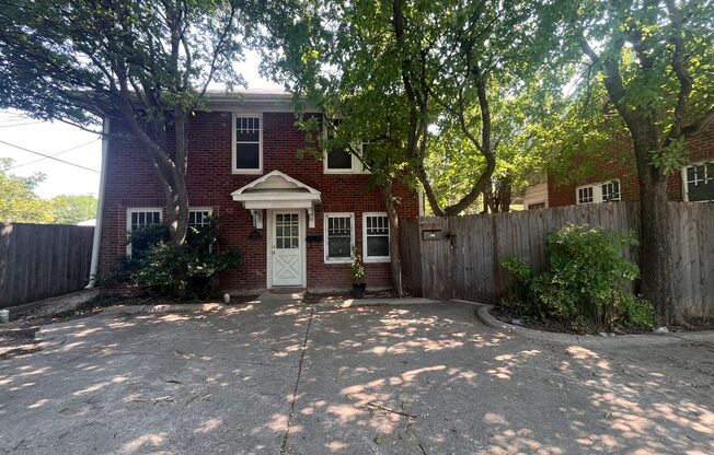 2Bed/1bath Duplex in Hyde Park with Small Yard