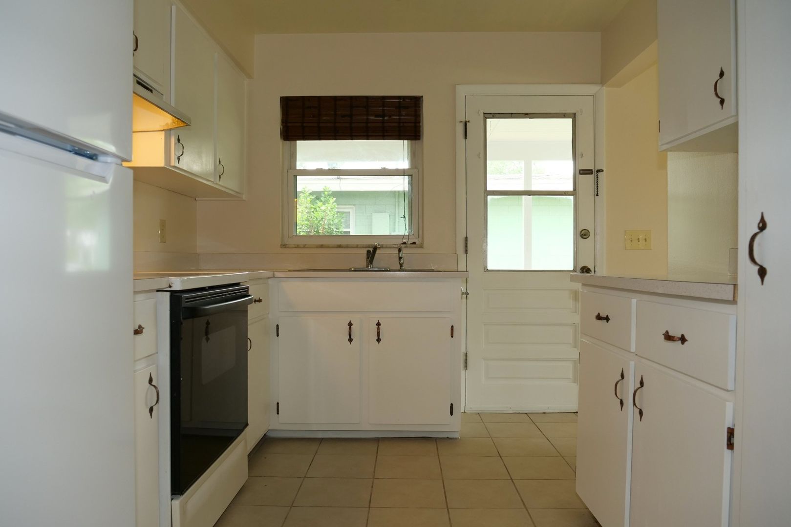 Clean, Bright & Move-In Ready! 3-Bedroom Home in Convenient Orlando Location