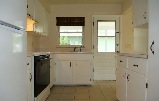 Clean, Bright & Move-In Ready! 3-Bedroom Home in Convenient Orlando Location