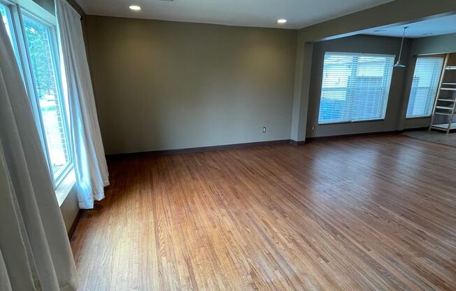 Updated Florence Park South Bungalow! 2 Bed, 1 Bath - Open Floorplan!