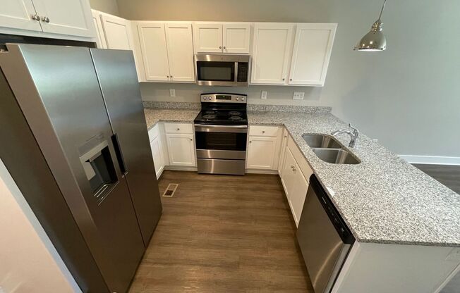 3 beds, 3.5 baths, 1,568 sqft, $2,385, Unit Unit 303