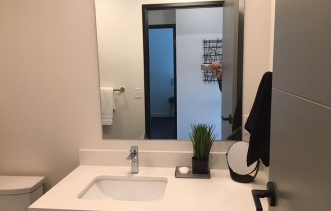 1 bed, 1 bath, 592 sqft, $1,945, Unit 410