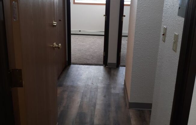 2 beds, 1 bath, 765 sqft, $760, Unit 06