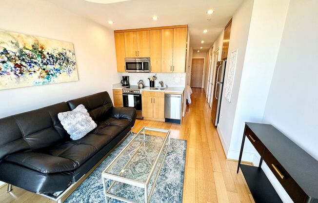 1 bed, 1 bath, $2,700, Unit 818