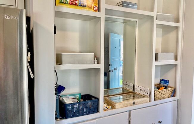 Darling 2 bedroom, 1 bath Single Family Home