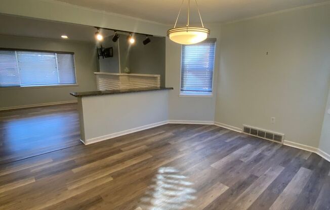 4 Bedroom/ 2 Bathroom House in Dormont Available 7/1/2026