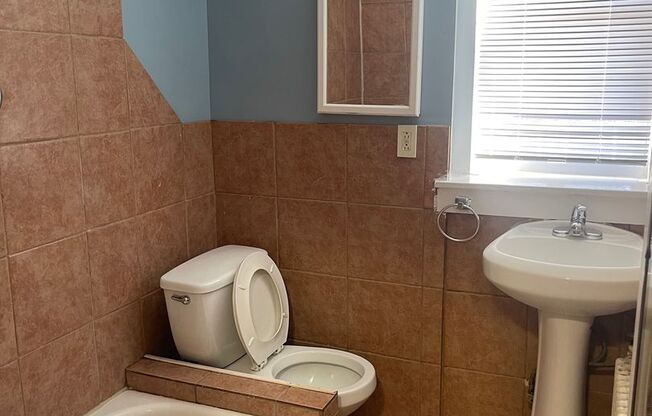 3 beds, 1 bath, $1,300