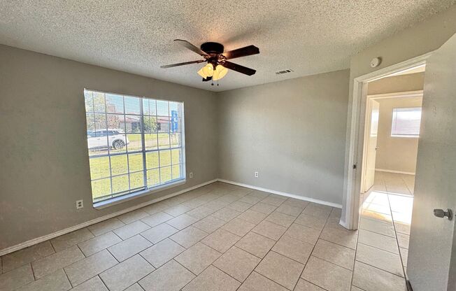 3 beds, 2 baths, $1,650