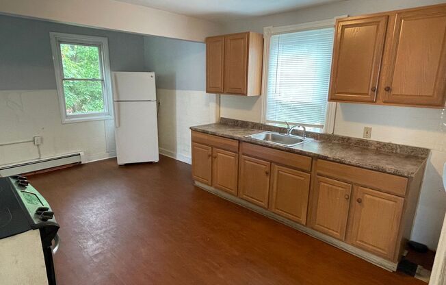 3 beds, 1 bath, 1,000 sqft, $1,149, Unit 2