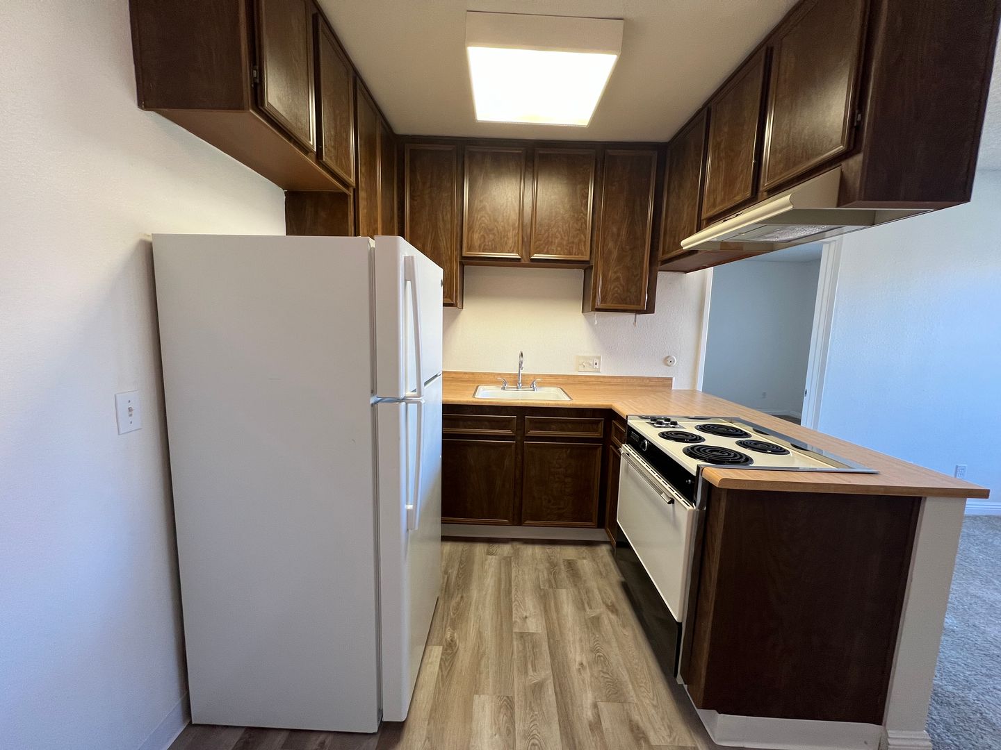 UPSTAIRS 1 BED 1 BATH w/ ONSITE LAUNDRY Ask about the rent special!!
