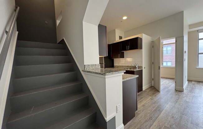 2 beds, 1 bath, 855 sqft, $4,200, Unit 518