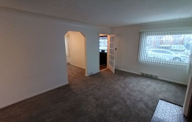 3 beds, 1 bath, $1,300