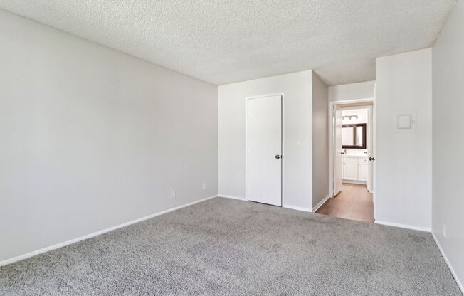 1 bed, 1 bath, 700 sqft, $2,148, Unit 4240.204
