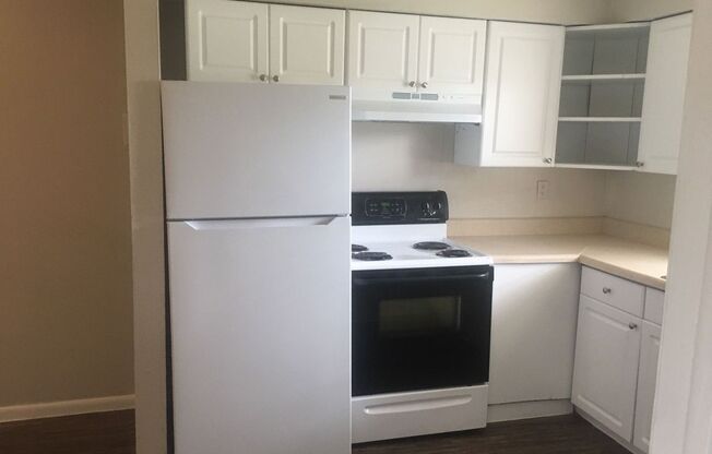 2 beds, 1 bath, 650 sqft, $1,000, Unit Unit 2