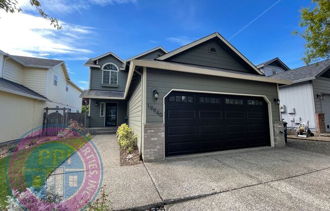 Orchard Pointe / Great Room Style Floor-Plan, Vaulted Ceilings, LVT Plank Floors, Fenced Yard