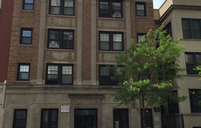 511 W Belmont Ave