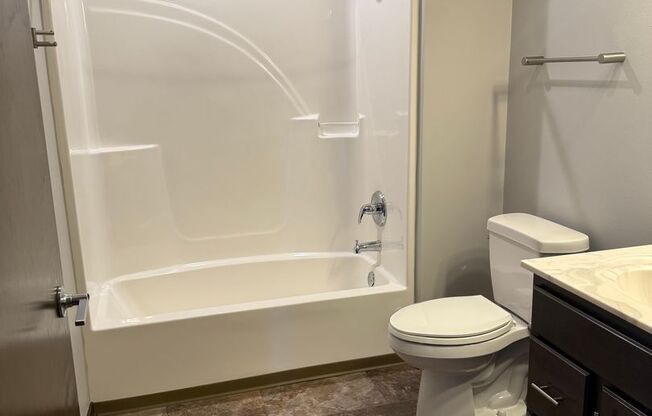 2 beds, 2 baths, 1,391 sqft, $2,600, Unit 213