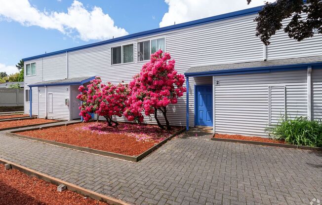 3 beds, 1.5 baths, 1,231 sqft, $2,195, Unit Q4