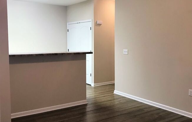 1 bed, 1 bath, 687 sqft, $775, Unit O22