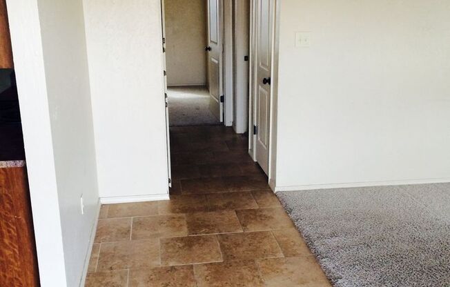 2 beds, 1 bath, 980 sqft, $735, Unit Unit 3