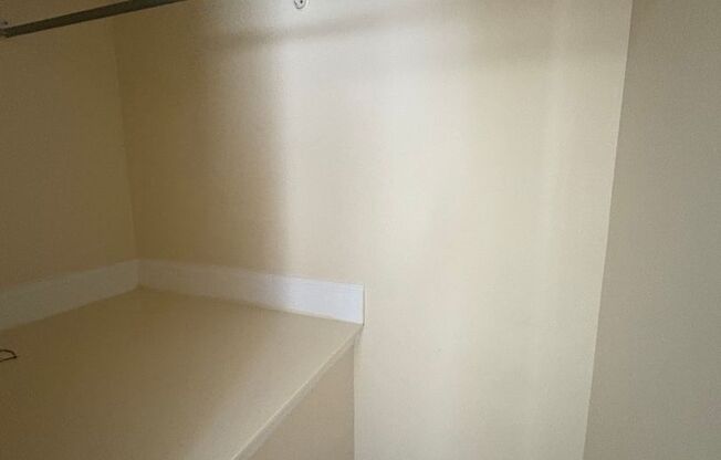 2 beds, 1 bath, $1,150, Unit 2605B