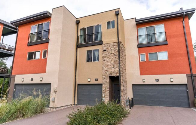 Luxury Townhouse, Minutes from Downtown