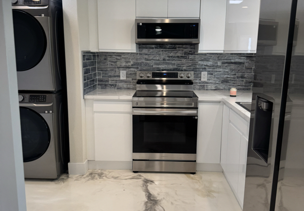 1641 1/2 W 255 ST