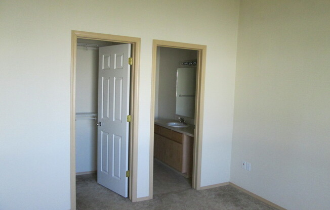 2 beds, 2 baths, 990 sqft, $1,355, Unit 305