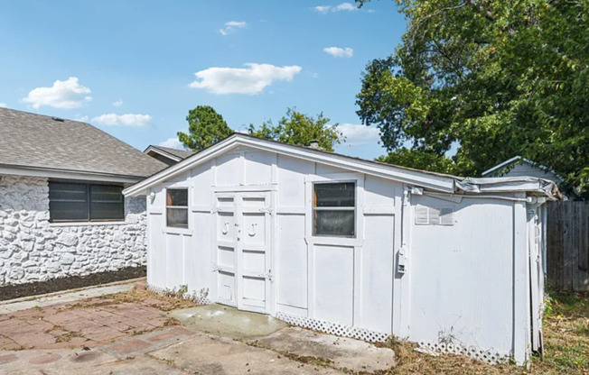 Charming 3-Bedroom Home with Spacious Yard in Prime Tulsa Location