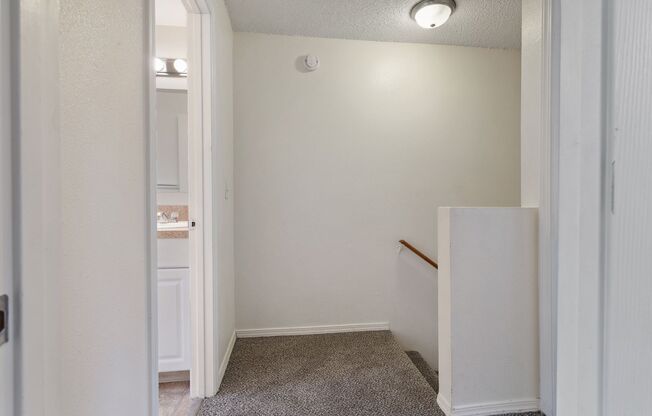 2 beds, 1 bath, 742 sqft, $1,595, Unit 29
