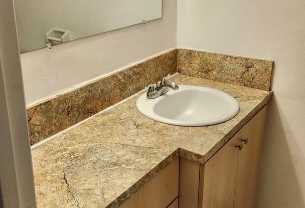 1 bed, 1 bath, 750 sqft, $1,700, Unit A03