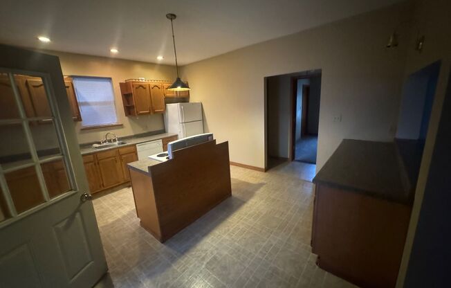 2 beds, 1 bath, $850, Unit 1415 West Franklin Street- 1