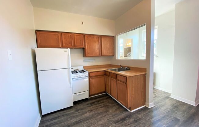 1 bed, 1 bath, $950, Unit 11