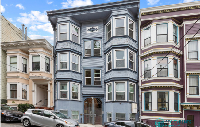 Mission Dolores: Top Floor w/ In-Unit W/D, New Appliances & Formal Dining Room