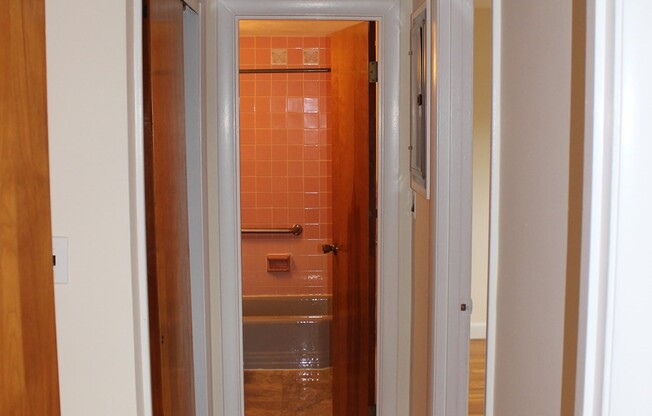 2 beds, 1 bath, 710 sqft, $2,400, Unit 2-4