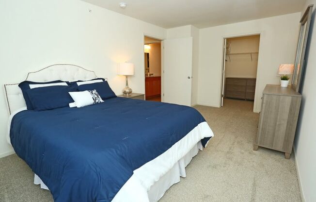 Spacious Bedrooms With En Suite Bathrooms at Withington Apartments, MRD Apartments, Michigan