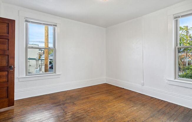 4 beds, 1 bath, 1,633 sqft, $2,495, Unit 1017 W. 14th Ave.